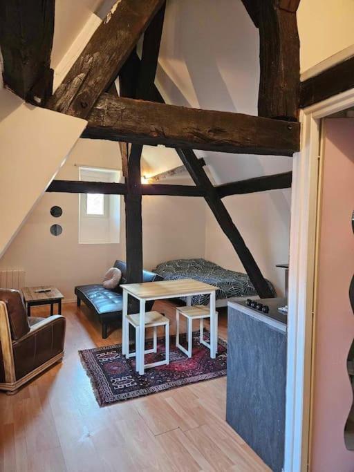 モンリュソンLe Petit Medievalアパートメント エクステリア 写真